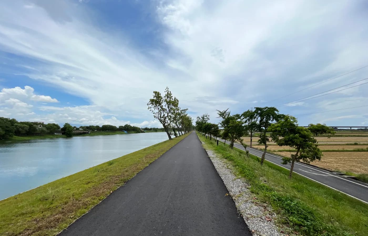Dongshan River bike path, river and fields — Ciclabile del fiume Dongshan｜24 km, noleggio bici, durata e opzioni per famiglie