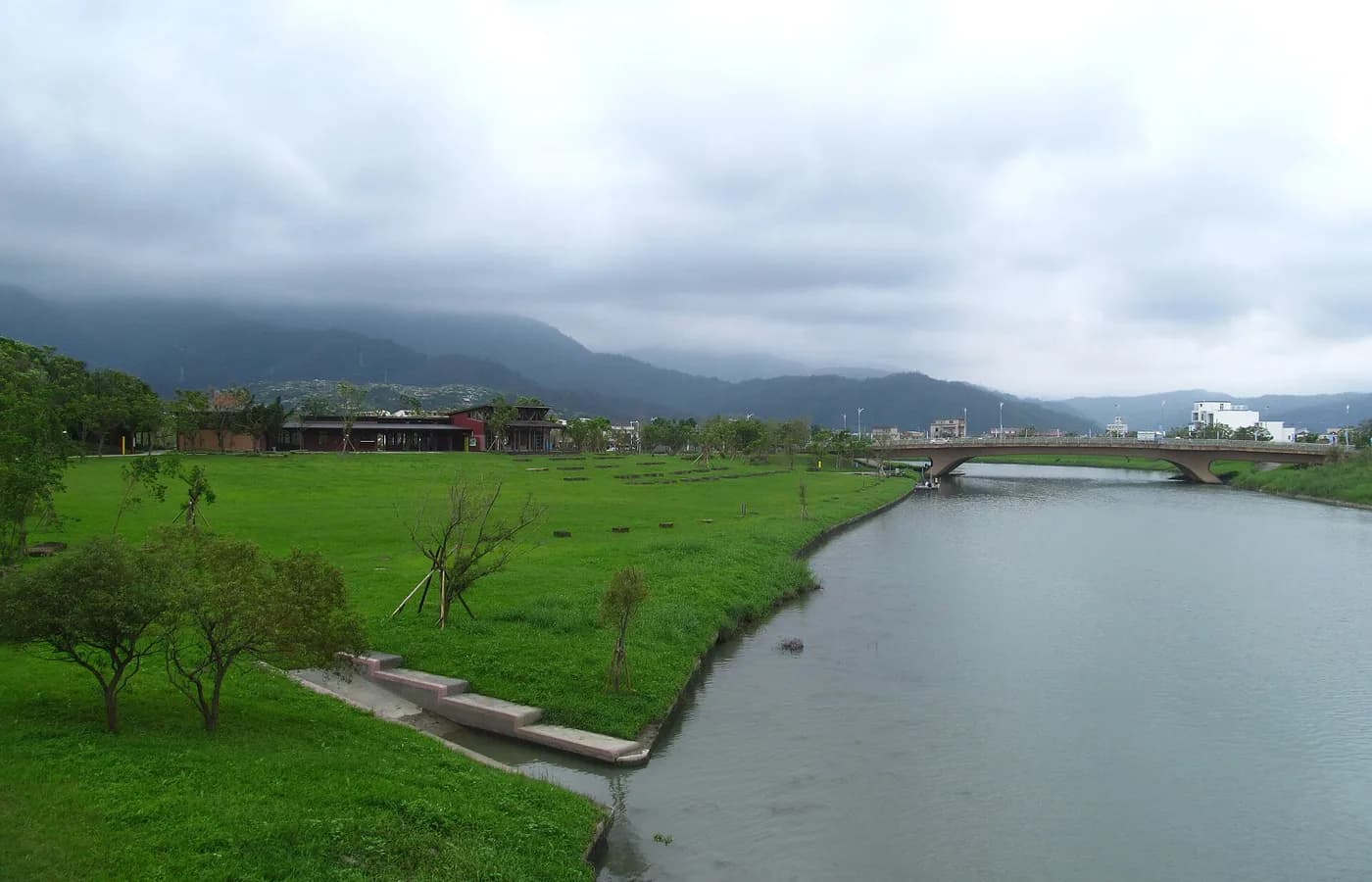 Uferwege und Wiesen — Dongshan River Water Park｜Anreise, Parken, Öffnungszeiten, Boote und Familienaktivitäten