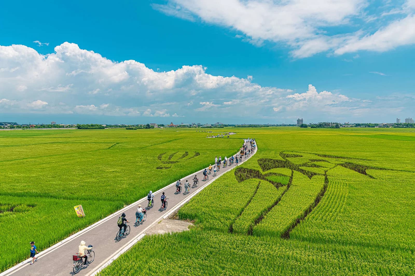Amtliches Standortfoto aus Yilan: Radfahrer als Größenmaßstab