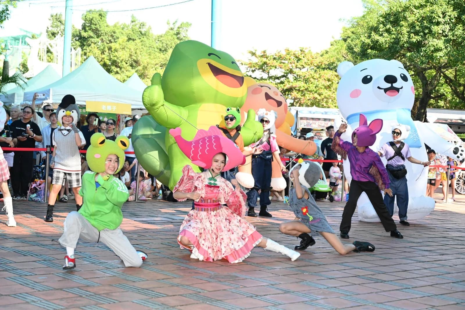 Spectacles internationaux et parade · Voir le programme