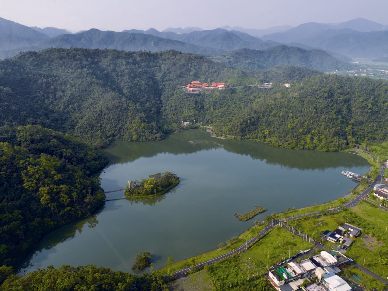 梅花湖風景區湖畔步道