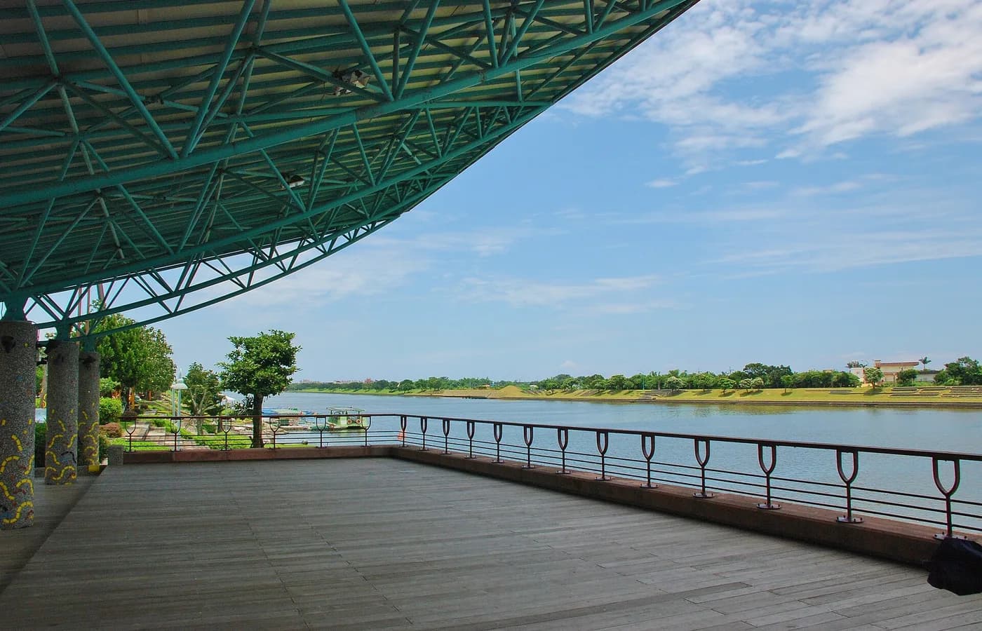 Riverside paths and lawns — Dongshan River