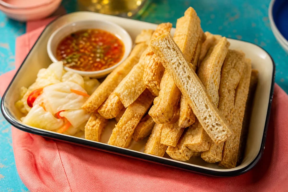 Tang Shu Shu Stinky Tofu Fries · 堂薯薯臭薯條 — Thai-style or cheese stinky-tofu fries — eetillustratie