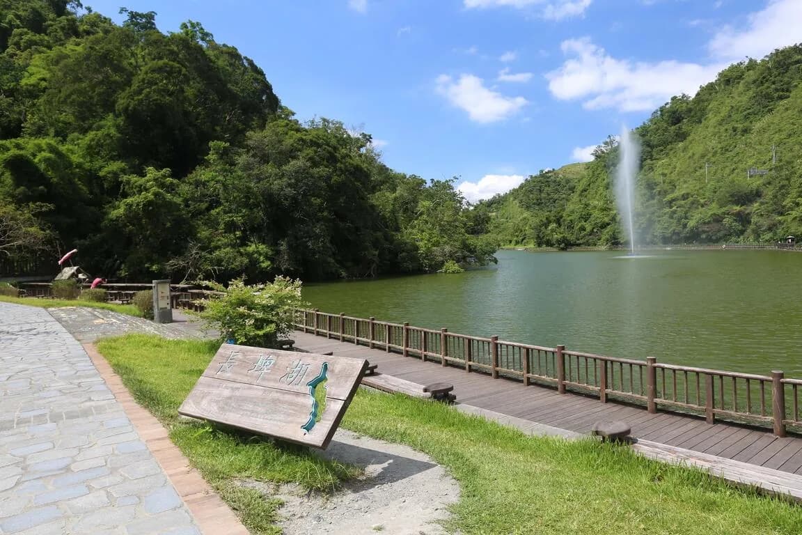 Changpi Lake · Tiansongpi and the foothills