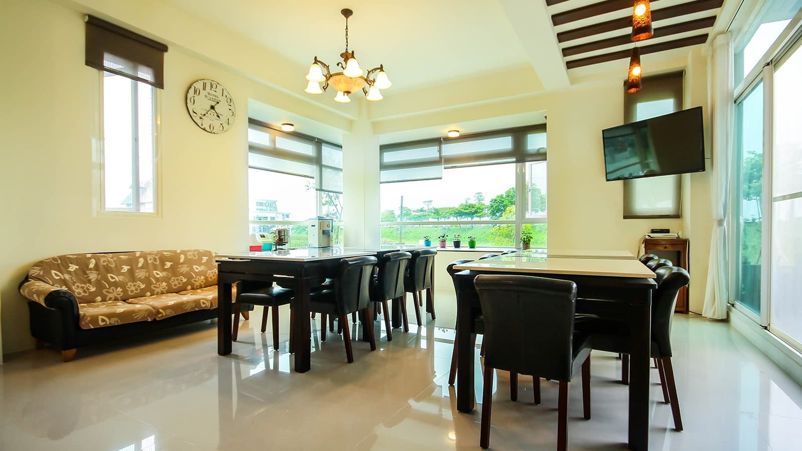 Lugar-kainan sa Water Edge Garden Homestay